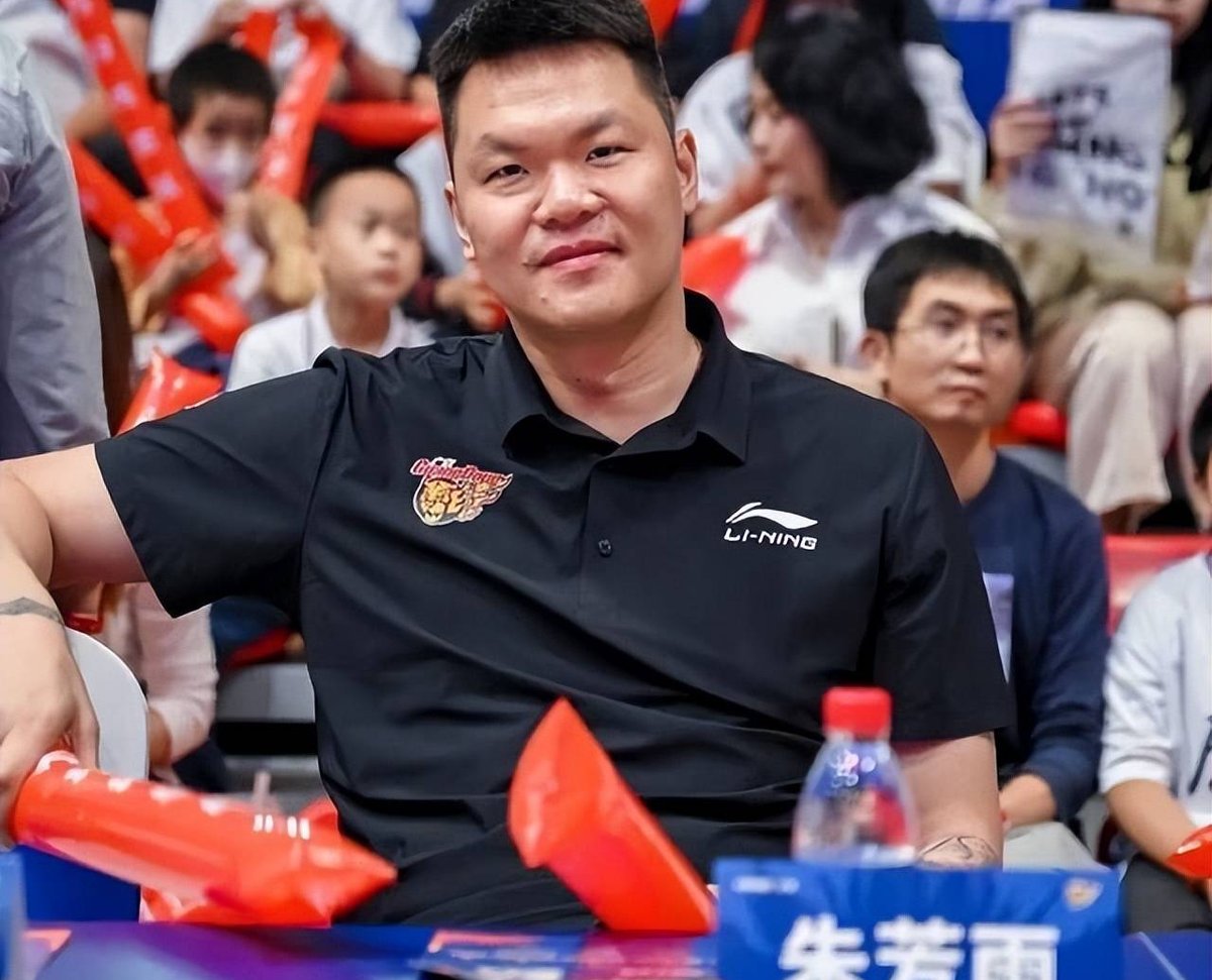 转折点广州队强势反弹，CBA季后赛窗口期攻防权衡，质疑声仍在，球队文化再被提及的简单介绍